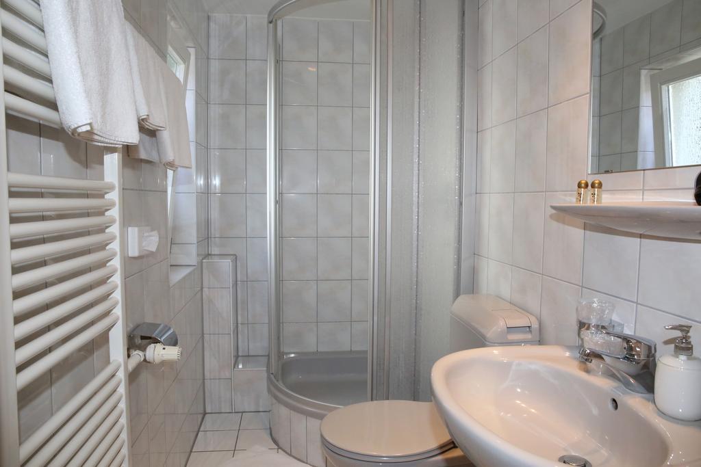 Hotel Zum Weissen Roessel فالدورف المظهر الخارجي الصورة